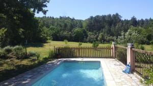 Bazén v ubytování 1 Chambre piscine commune et 1 Gite piscine privée La Sauvasse nebo v jeho okolí
