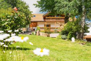 A garden outside Stettnerhof Wohnung Laugen