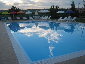 Bazén v ubytování Agriturismo Trebis nebo v jeho okolí