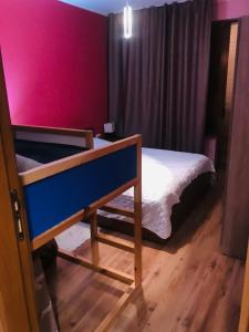 A bed or beds in a room at Ski Zone at Gondola, Perfect One Bdrm, Fast WiFi, Netflix, Quiet, Warm