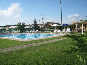 Bazén v ubytování Agriturismo Trebis nebo v jeho okolí