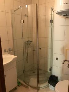 A bathroom at Ski Zone at Gondola, Perfect One Bdrm, Fast WiFi, Netflix, Quiet, Warm