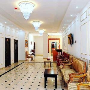 a lobby with couches and a table in a room at Sea Hotel Apartment in Sur
