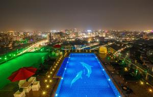 Бассейн в Holiday Inn Dhaka City Centre by IHG или поблизости