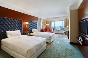 Телевизор и/или развлекательный центр в Holiday Inn Dhaka City Centre by IHG