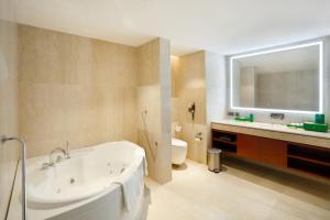 Ванная комната в Holiday Inn Dhaka City Centre by IHG