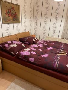 Een bed of bedden in een kamer bij Bunte Stadt an der Elde 2