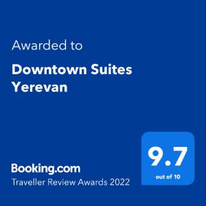 een blauw scherm met de tekst toegekend aan suites in het centrum 17 bij Downtown Suites Yerevan in Jerevan