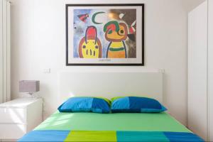 Ένα ή περισσότερα κρεβάτια σε δωμάτιο στο Bilocale Colline di Bardolino 1