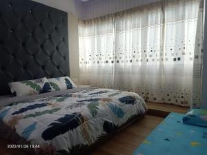 Postel nebo postele na pokoji v ubytování Sekinchan Paddy via Seaview Home 高楼 看海 稻田 民宿