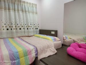 Postel nebo postele na pokoji v ubytování Sekinchan Paddy via Seaview Home 高楼 看海 稻田 民宿