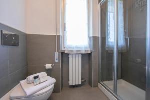 Bilik mandi di Lilla Suite by MMega +13 gambar