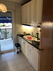 Kuchyň nebo kuchyňský kout v ubytování Calafell Residencial