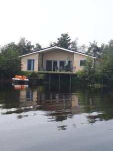 Zgradba, v kateri se nahaja počitniška hiška