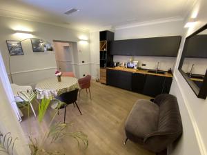 A kitchen or kitchenette at Holidays Suites Navona