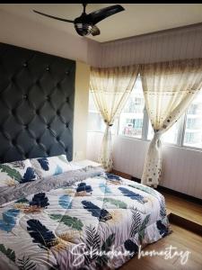 Postel nebo postele na pokoji v ubytování Sekinchan Paddy via Seaview Home 高楼 看海 稻田 民宿 + 37 fotografií