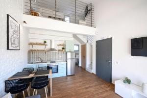 Кухня или мини-кухня в AG Luxury Villas, Iraklitsa
