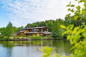 a house on the shore of a lake at ArtiLand in Balashikha