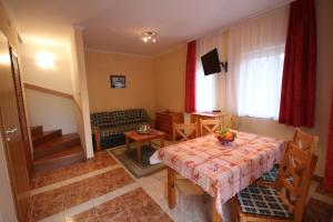 Posedenie v ubytovaní Mandula Wellness Apartmanház