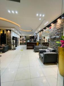 Lobbyn eller receptionsområdet på Al Amoria Apartments