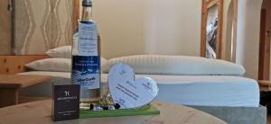 Łóżko lub łóżka w pokoju w obiekcie Hotel Neuhintertux