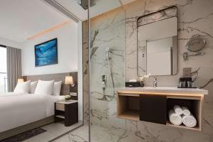 A bed or beds in a room at Radisson Hotel Danang