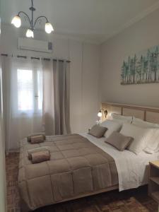 A bed or beds in a room at Gioiello di Corfu apartment