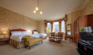 Voodi või voodid majutusasutuse Glengarry Castle Hotel toas