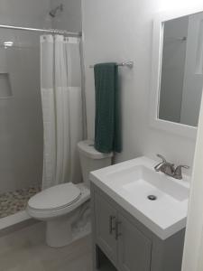Ένα μπάνιο στο Singer Island Inn/ Deluxe Studio +6 φωτογραφίες