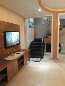 TV a/nebo společenská místnost v ubytování Residencia da Kel