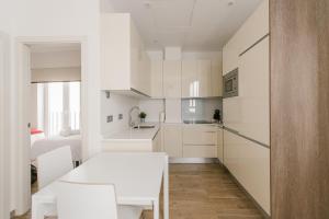 Una cocina o zona de cocina en T1, Tirso de Molina, apartamento luminoso y tranquilo