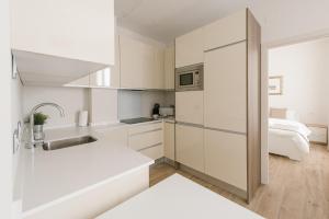 Kuchyň nebo kuchyňský kout v ubytování T1, Tirso de Molina, apartamento luminoso y tranquilo