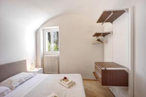A bed or beds in a room at Bordighera weekend vacanze e mare