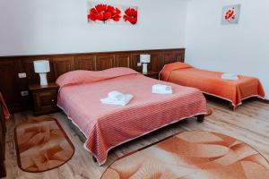 a bedroom with two beds with towels on them at Casa Marta in Sîmbăta de Sus