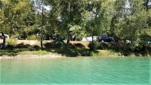 Foto da galeria de Camping Le Lac Bleu em Châtillon-en-Diois