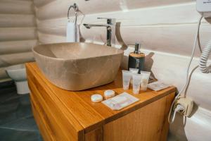 Bilik mandi di WhiteWood Cottages +23 gambar