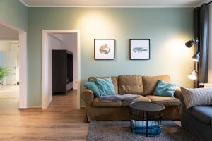 a living room with a couch and a table at Harzquartier in Friedrichsbrunn