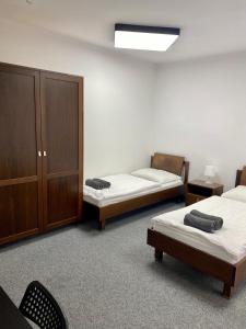Ліжко або ліжка в номері Astra Katowice - Aparthotel