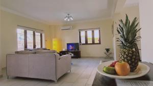 TV a/nebo společenská místnost v ubytování STAY Ocean View Villa