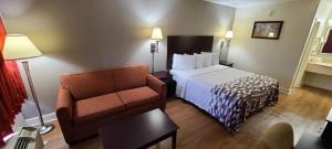 Ένα ή περισσότερα κρεβάτια σε δωμάτιο στο Red Roof Inn Tifton