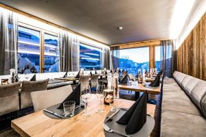 Posezení v ubytování ALMMONTE SENSUM SUITES Boutique Hotel