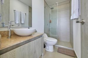 Φωτογραφία από το άλμπουμ του Artsy Oceanview Condo W Incredible Rooftop Pool σε Cartagena de Indias