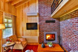 TV a/nebo společenská místnost v ubytování Tranquilla River Lodge