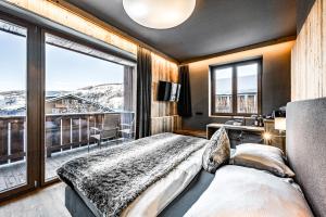 Postel nebo postele na pokoji v ubytování ALMMONTE SENSUM SUITES Boutique Hotel
