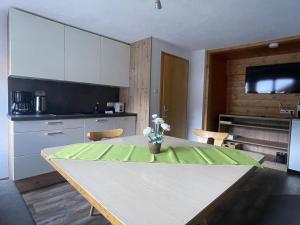 Kuchyň nebo kuchyňský kout v ubytování Ferienwohnungen Haus Bergflora