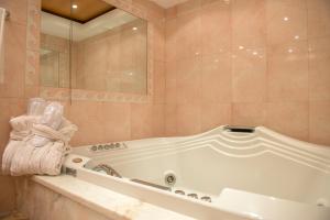 Bilik mandi di Pizzomunno Vieste Palace Hotel