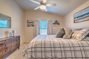 Ένα ή περισσότερα κρεβάτια σε δωμάτιο στο Golfers Paradise - The Villages in Wildwood!