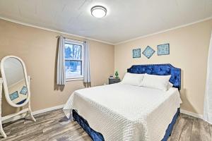 Un dormitorio con una cama azul y una ventana. en Quaint Frederic Home Ski, Boat and Hike Nearby, en Frederic