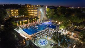 Bazén v ubytování Pizzomunno Vieste Palace Hotel nebo v jeho okolí