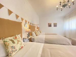 A bed or beds in a room at Casa Villamena Még 36 kép